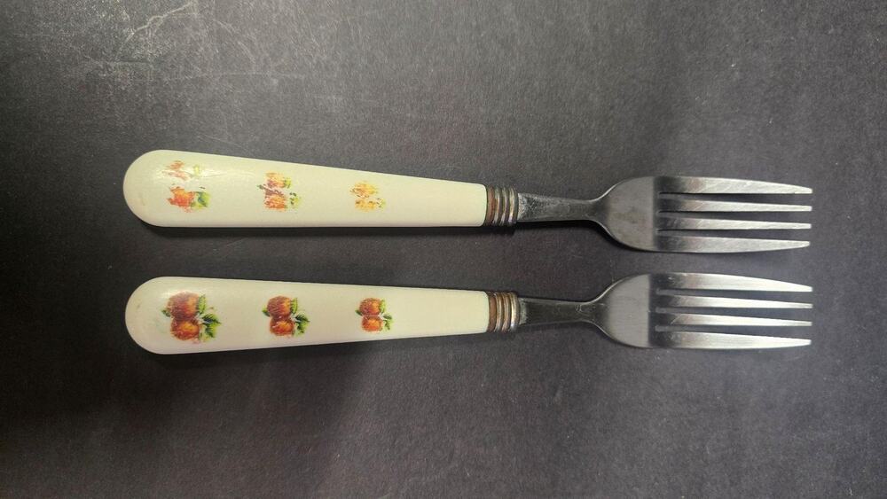 China Pearl Plastic Handle Stainless Forks Set Of 2 Apple Pattern Vintage Retro